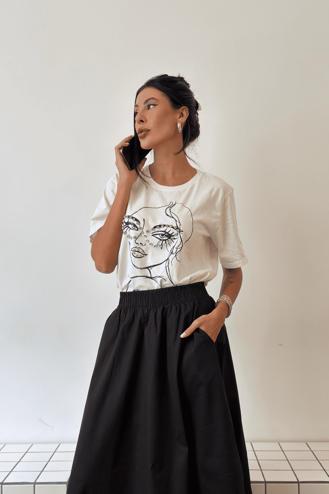 T-SHIRT ESTONADA WOMAN (COM APLIQUE) OFF WHITE T-SHIRT ESTONADA WOMAN (COM APLIQUE) OFF WHITE