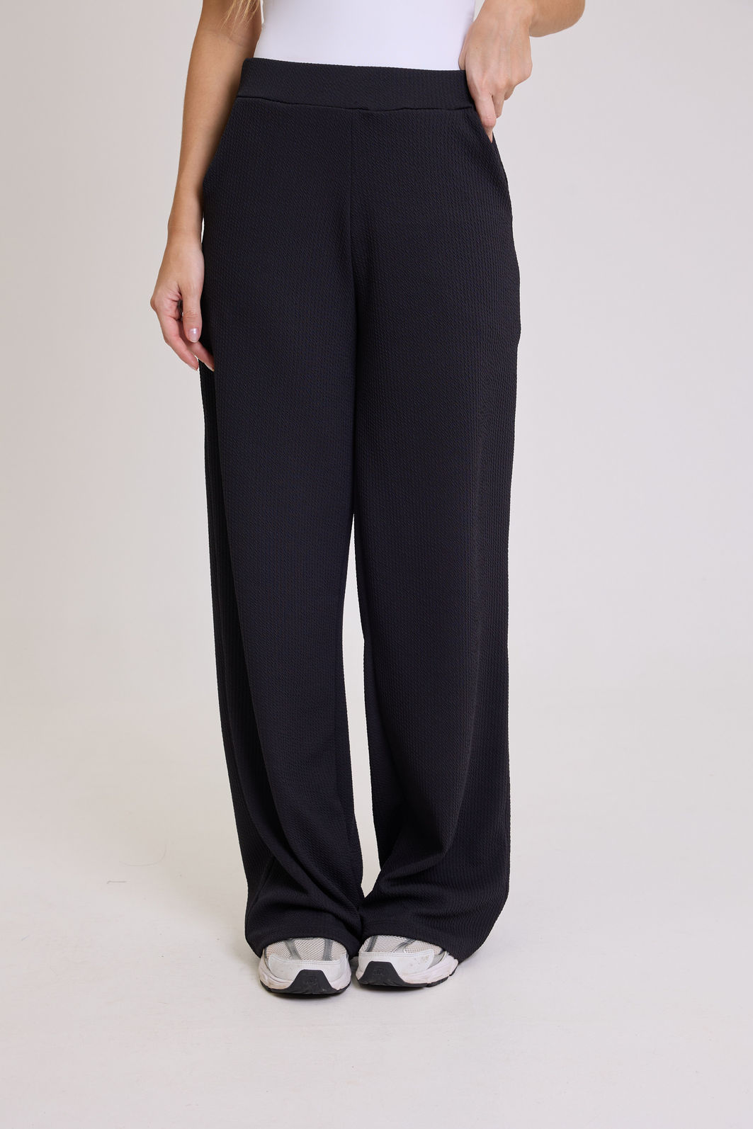 CALÇA PANTALONA COM ELASTICO NA CINTURA E BOLSOS LUIZA PRETA