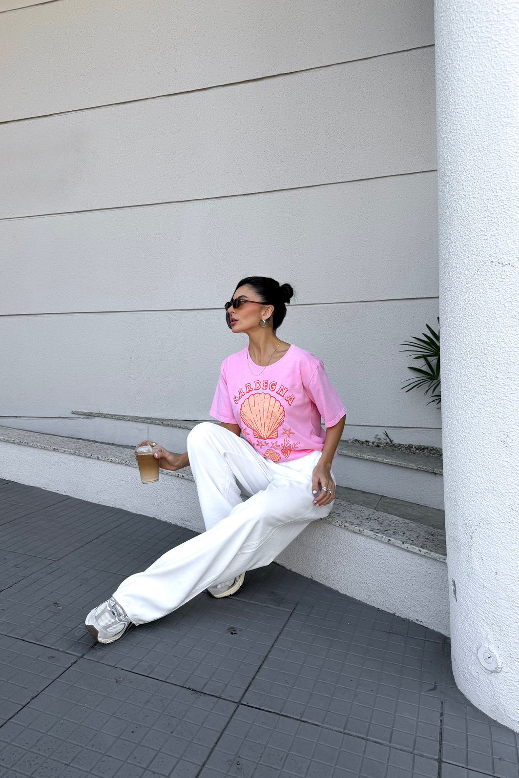 T-SHIRT ESTONADA SARDEGNA (COM APLIQUES) ROSA CHICLETE T-SHIRT ESTONADA SARDEGNA (COM APLIQUES) ROSA CHICLETE