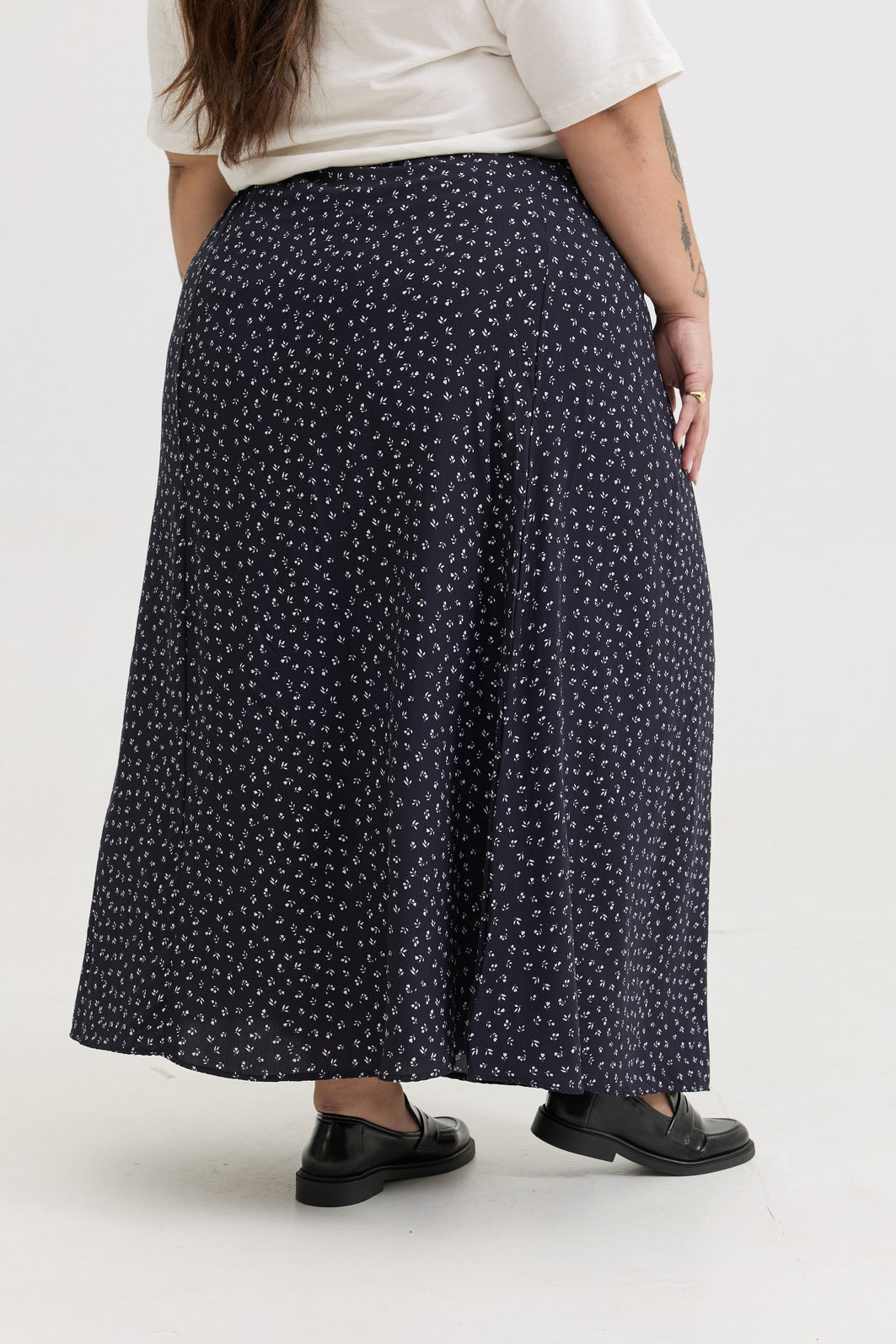 SAIA MIDI SWEET FLORAL PRETA