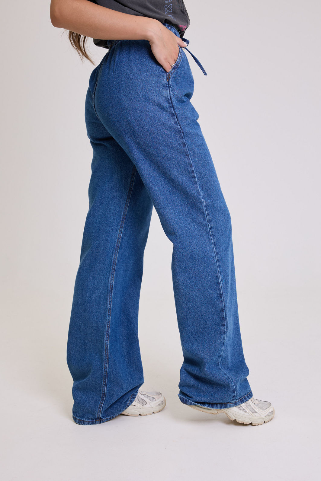 CALÇA JEANS COM ELASTICO NA CINTURA E BOLSOS PRI AZUL ESCURO CALÇA JEANS COM ELASTICO NA CINTURA E BOLSOS PRI AZUL ESCURO
