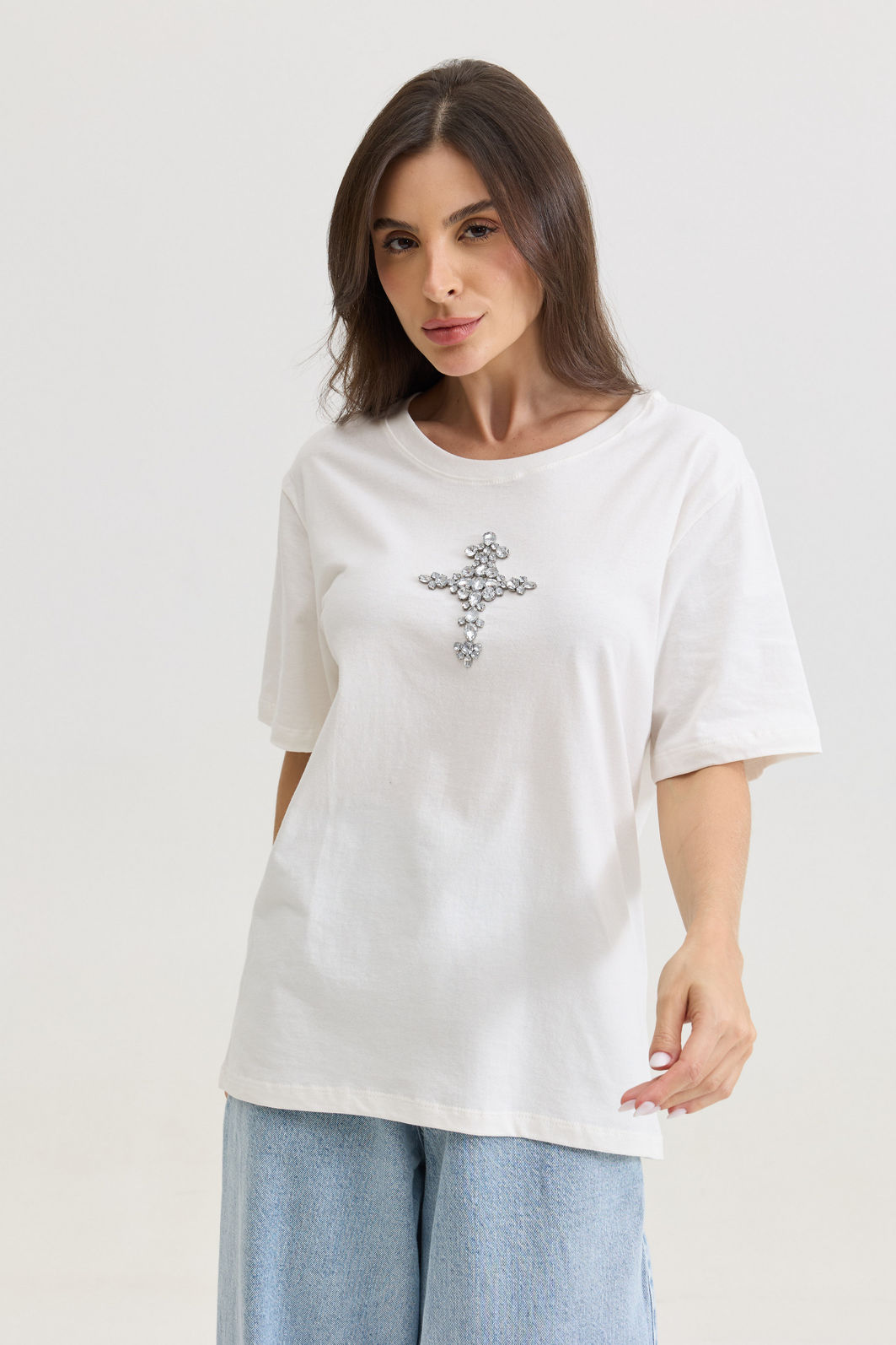 T-SHIRT ESTONADA CRUZ PEDRARIAS (COM APLIQUE) OFF WHITE T-SHIRT ESTONADA CRUZ PEDRARIAS (COM APLIQUE) OFF WHITE