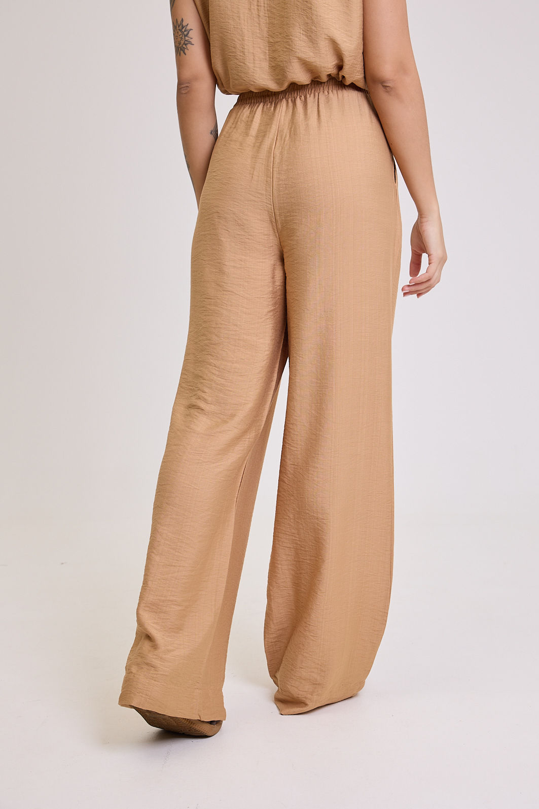 CALÇA WIDE LEG CÓS COM ELASTICO MAIA AREIA CALÇA WIDE LEG CÓS COM ELASTICO MAIA AREIA