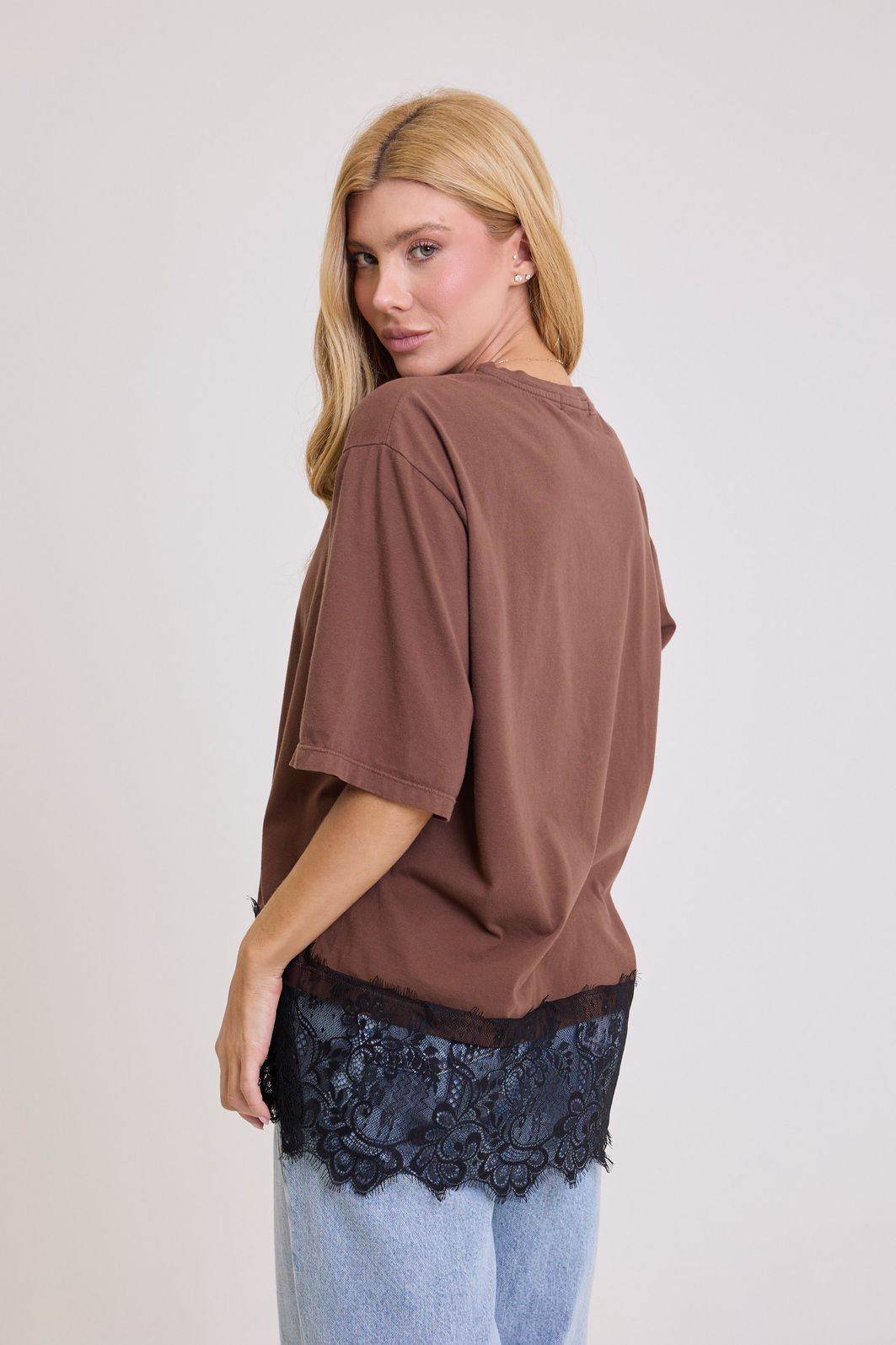 T-SHIRT OVERSIZED COM BARRA DE RENDA MARROM CAFÉ T-SHIRT OVERSIZED COM BARRA DE RENDA MARROM CAFÉ