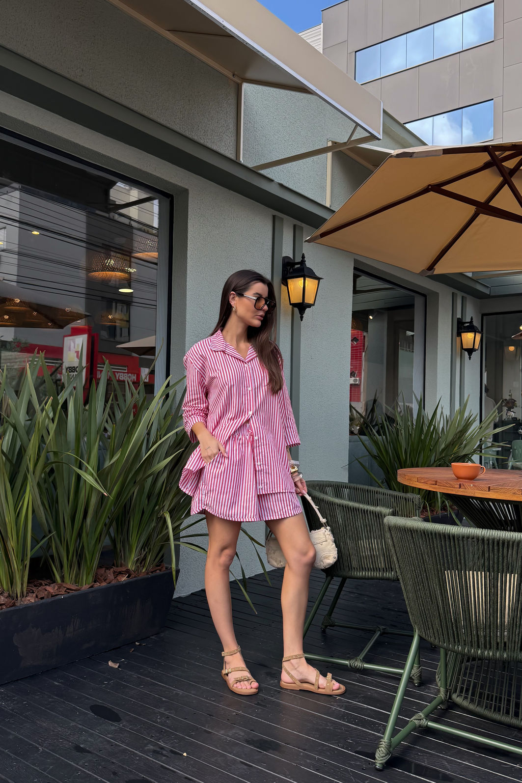 CONJUNTO SHORTS E CAMISA FRESH LISTRADO VERMELHO