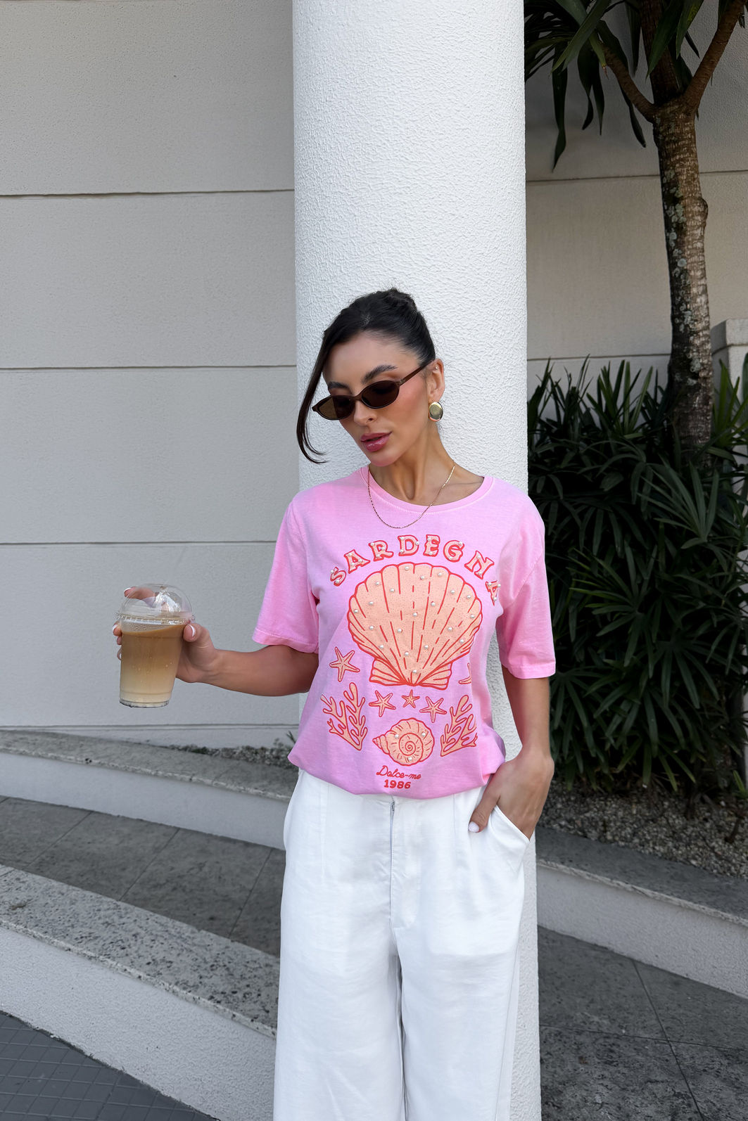 T-SHIRT ESTONADA SARDEGNA (COM APLIQUES) ROSA CHICLETE T-SHIRT ESTONADA SARDEGNA (COM APLIQUES) ROSA CHICLETE