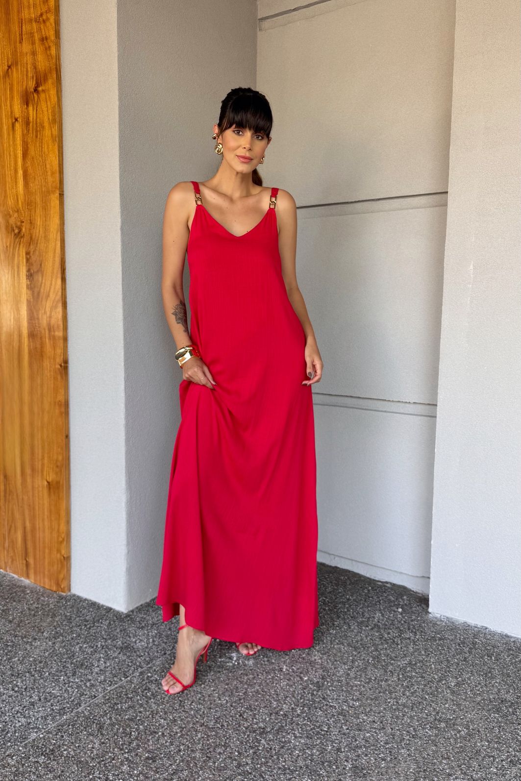 VESTIDO LONGO GLOWING COM ALÇA DE METAL VERMELHO VESTIDO LONGO GLOWING COM ALÇA DE METAL VERMELHO