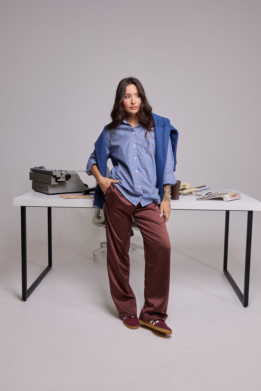 CAMISA EM TRICOLINE LISTRADA COM BOTÕES E BOLSO BRUNA AZUL CAMISA EM TRICOLINE LISTRADA COM BOTÕES E BOLSO BRUNA AZUL