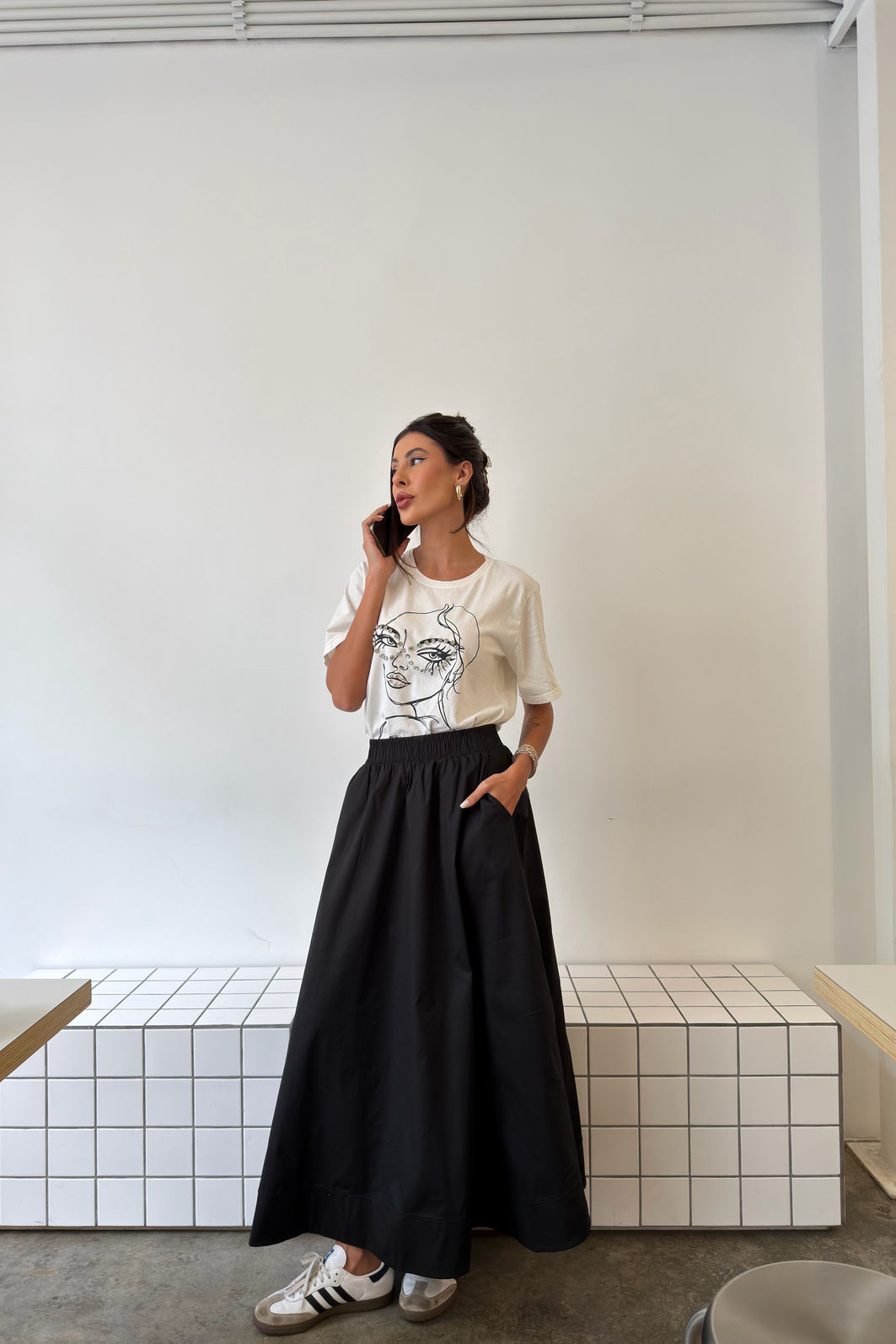 saia midi livia preta saia midi livia preta