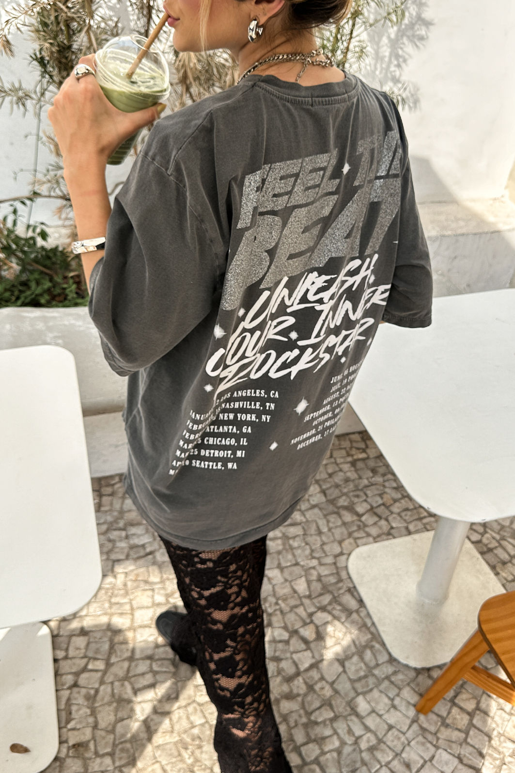 T-SHIRT OVERSIZED FEEL THE BEAT (COM GLITTER) CHUMBO