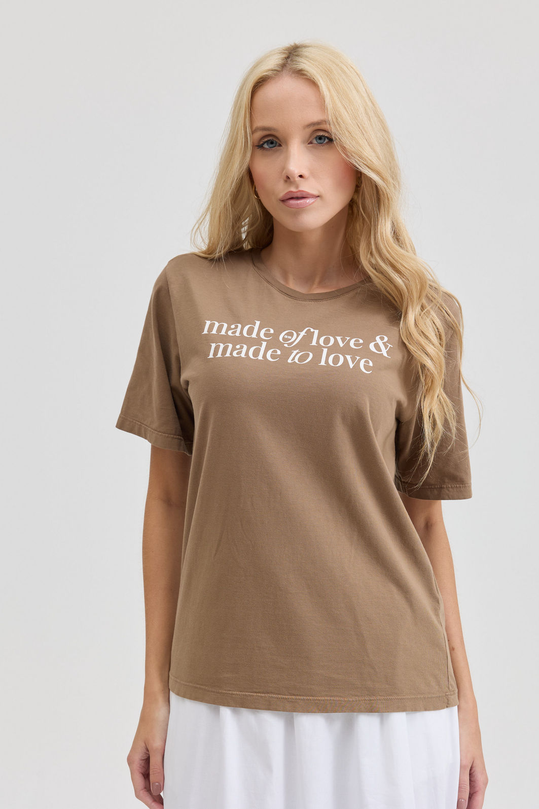 T-SHIRT ESTONADA MADE OF LOVE MARROM MOCHA T-SHIRT ESTONADA MADE OF LOVE MARROM MOCHA