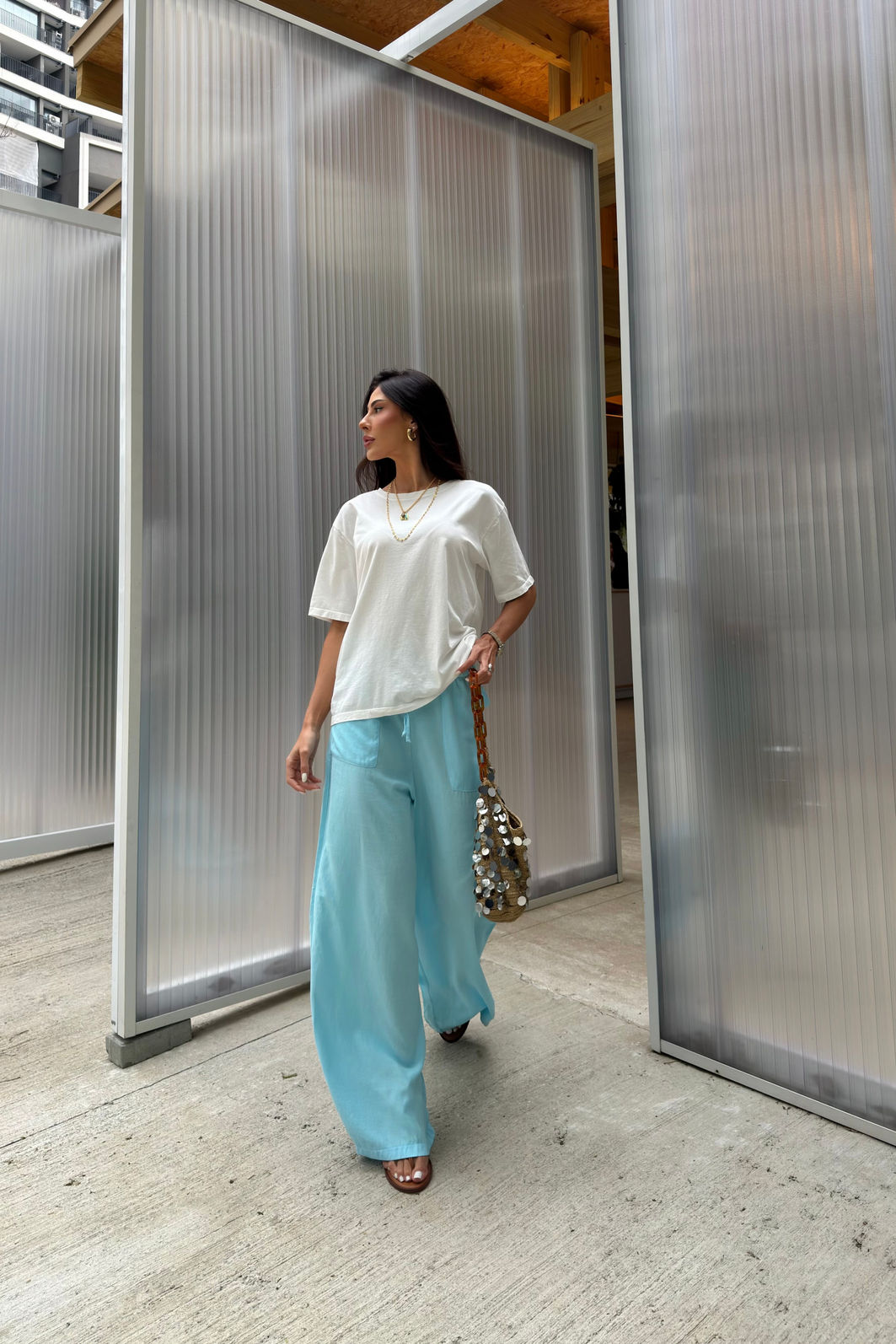 CONJUNTO REGATA DECOTE V E CALÇA COM BOLSO LEILA AZUL CANDY CONJUNTO REGATA DECOTE V E CALÇA COM BOLSO LEILA AZUL CANDY