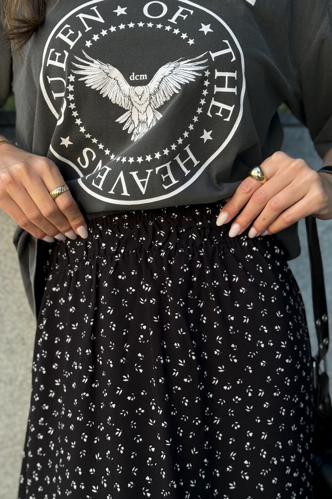 SAIA MIDI SWEET FLORAL PRETA SAIA MIDI SWEET FLORAL PRETA