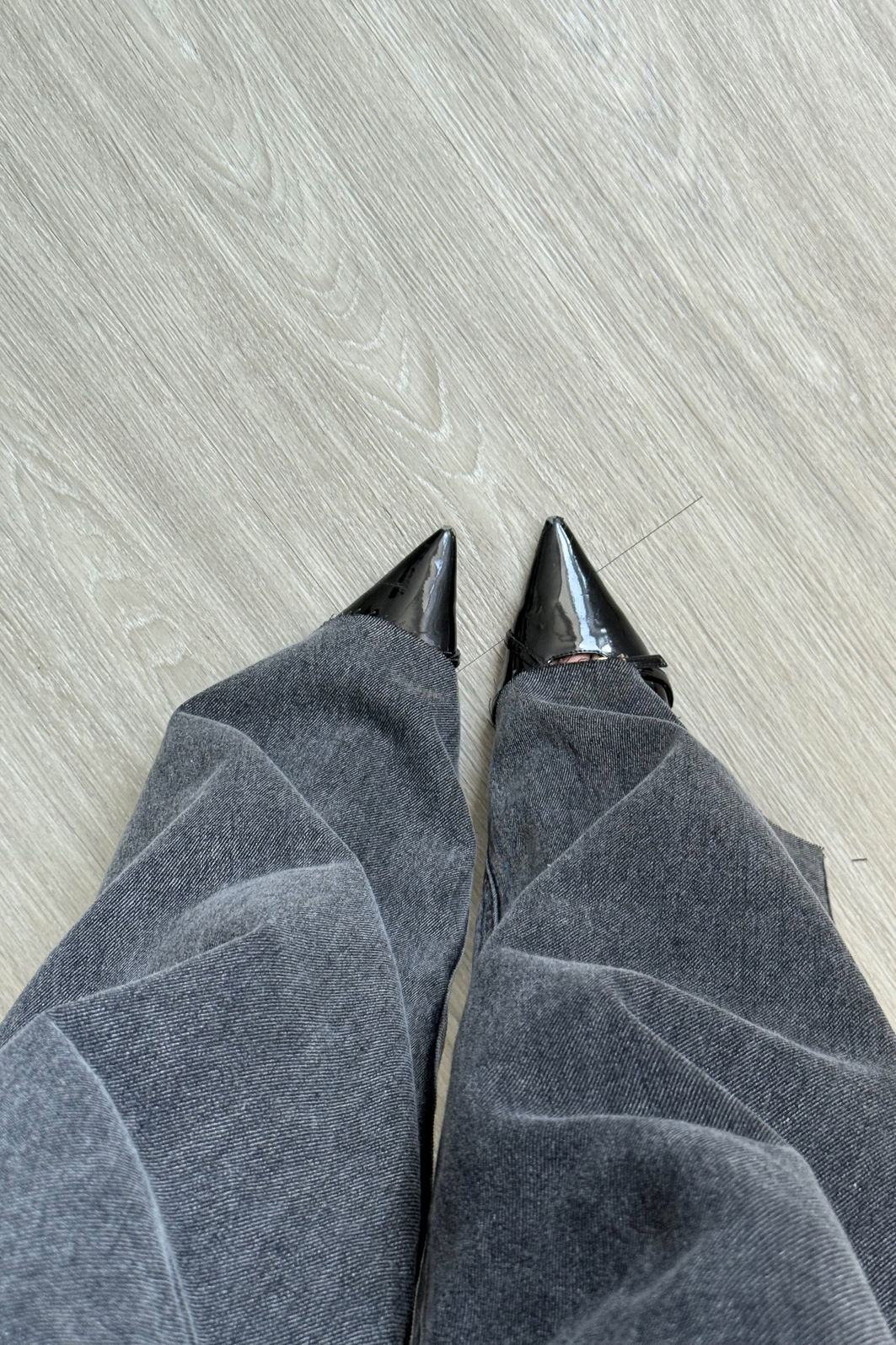 CALÇA JEANS WIDE LEG HAILEY PRETA MARMORIZADA