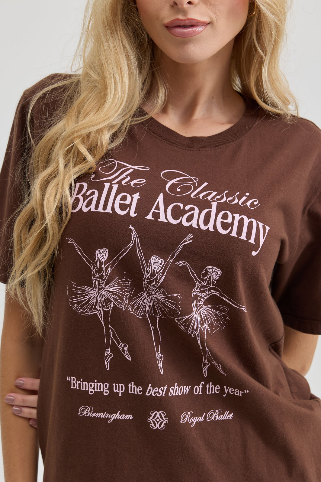 T-SHIRT ESTONADA BALLET ACADEMY MARROM CHOCOLATE T-SHIRT ESTONADA BALLET ACADEMY MARROM CHOCOLATE