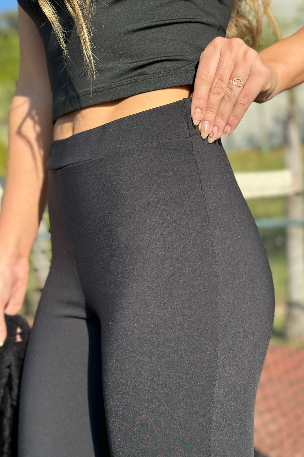 CALÇA LEGGING FLOW PRETA CALÇA LEGGING FLOW PRETA