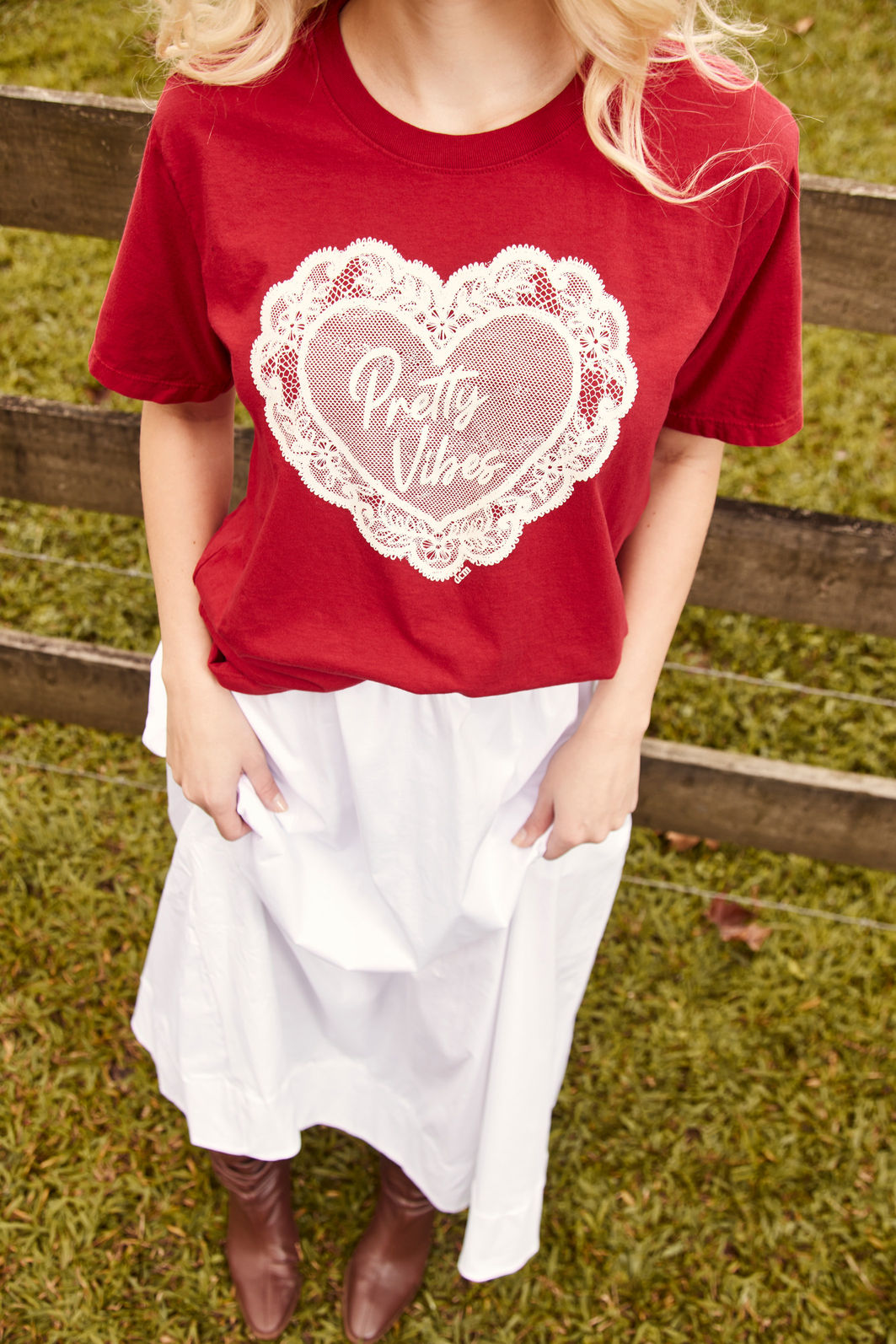 T-SHIRT ESTONADA PRETTY VIBES VERMELHO CEREJA T-SHIRT ESTONADA PRETTY VIBES VERMELHO CEREJA