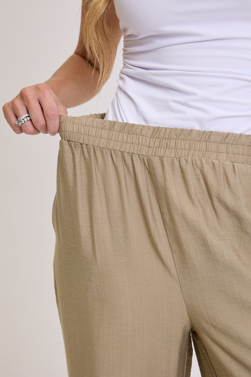 CALÇA WIDE LEG CÓS COM ELASTICO MAIA VERDE OLIVA CALÇA WIDE LEG CÓS COM ELASTICO MAIA VERDE OLIVA