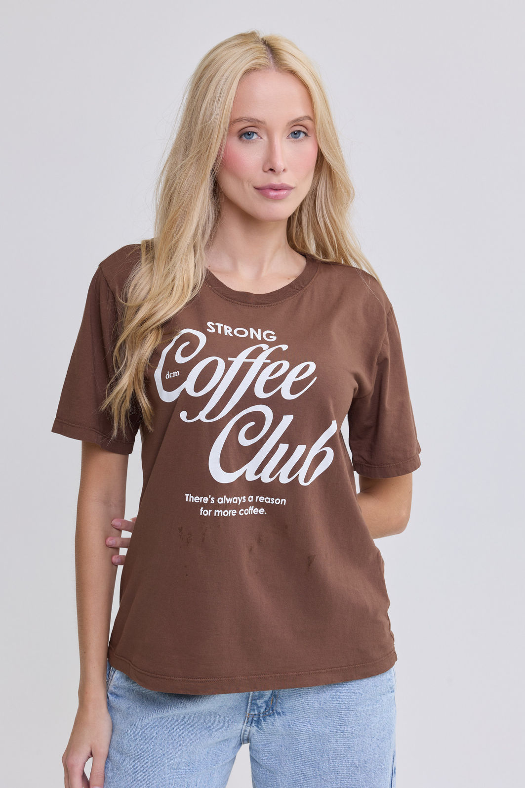 T-SHIRT ESTONADA COFFEE CLUB MARROM CAFÉ T-SHIRT ESTONADA COFFEE CLUB MARROM CAFÉ