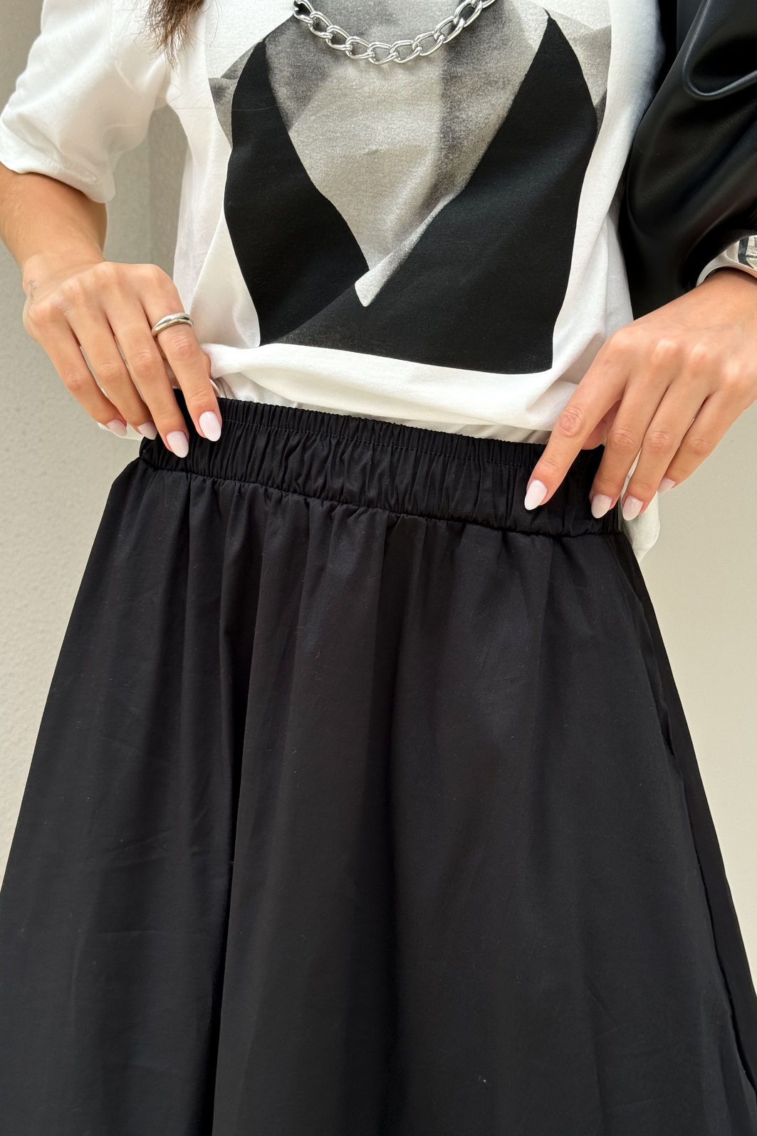saia midi livia preta saia midi livia preta