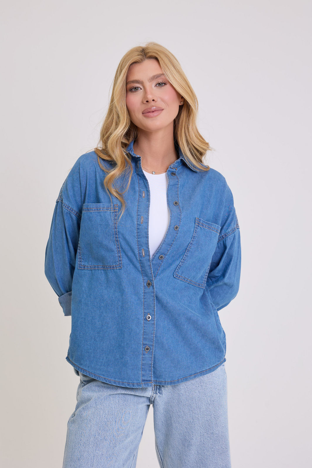 CAMISA JEANS MANGA LONGA COM BOLSOS JULIA AZUL ESCURO CAMISA JEANS MANGA LONGA COM BOLSOS JULIA AZUL ESCURO