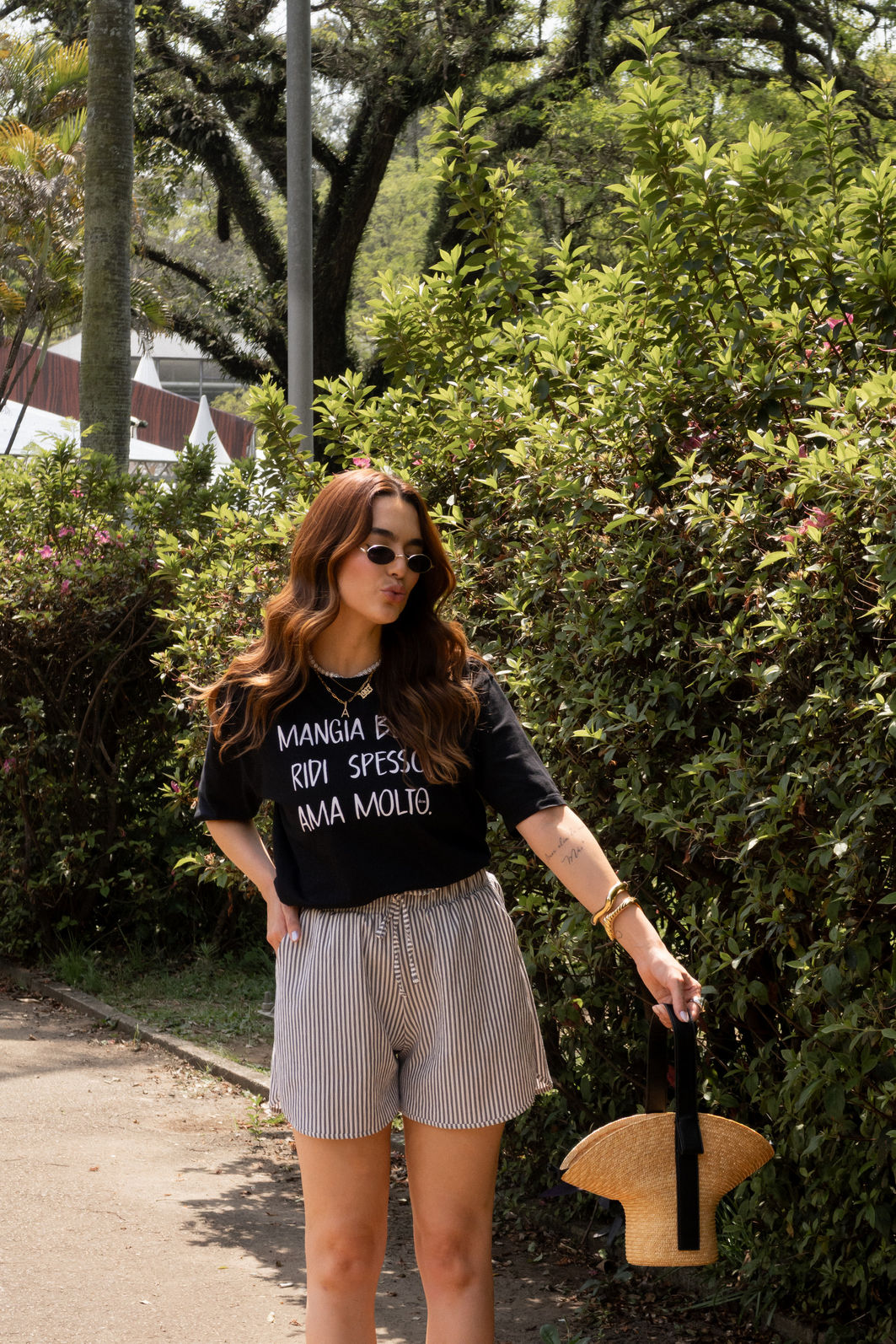 T-SHIRT ESTONADA MANGIA BENE PRETA T-SHIRT ESTONADA MANGIA BENE PRETA