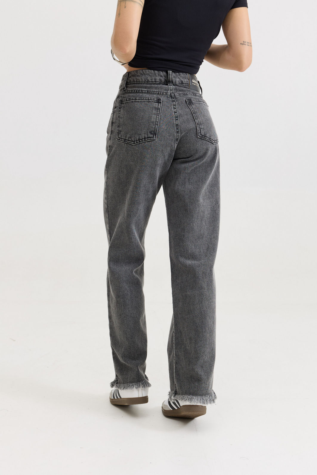 CALÇA JEANS LEONA PRETA MARMORIZADA