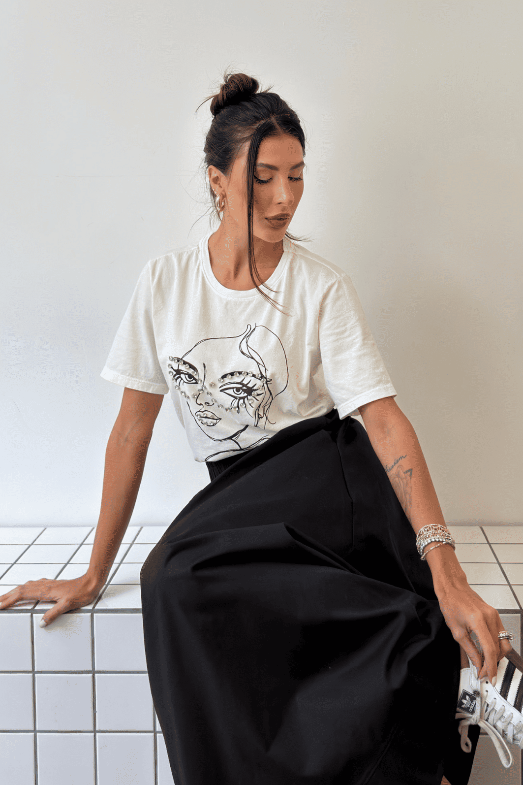 T-SHIRT ESTONADA WOMAN (COM APLIQUE) OFF WHITE T-SHIRT ESTONADA WOMAN (COM APLIQUE) OFF WHITE