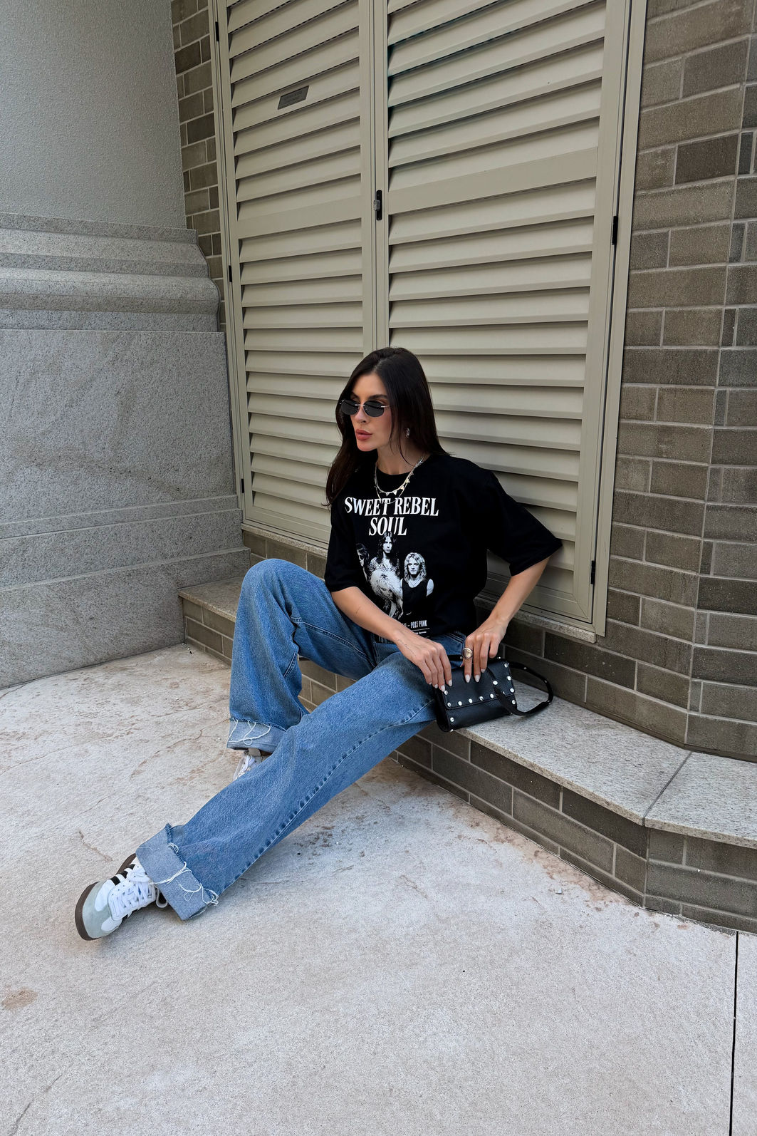 T-SHIRT OVERSIZED SWEET REBEL SOUL PRETA