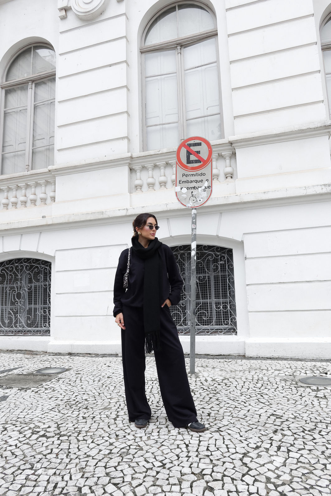 CALÇA DE MOLETOM WIDE LEG PRETA CALÇA DE MOLETOM WIDE LEG PRETA