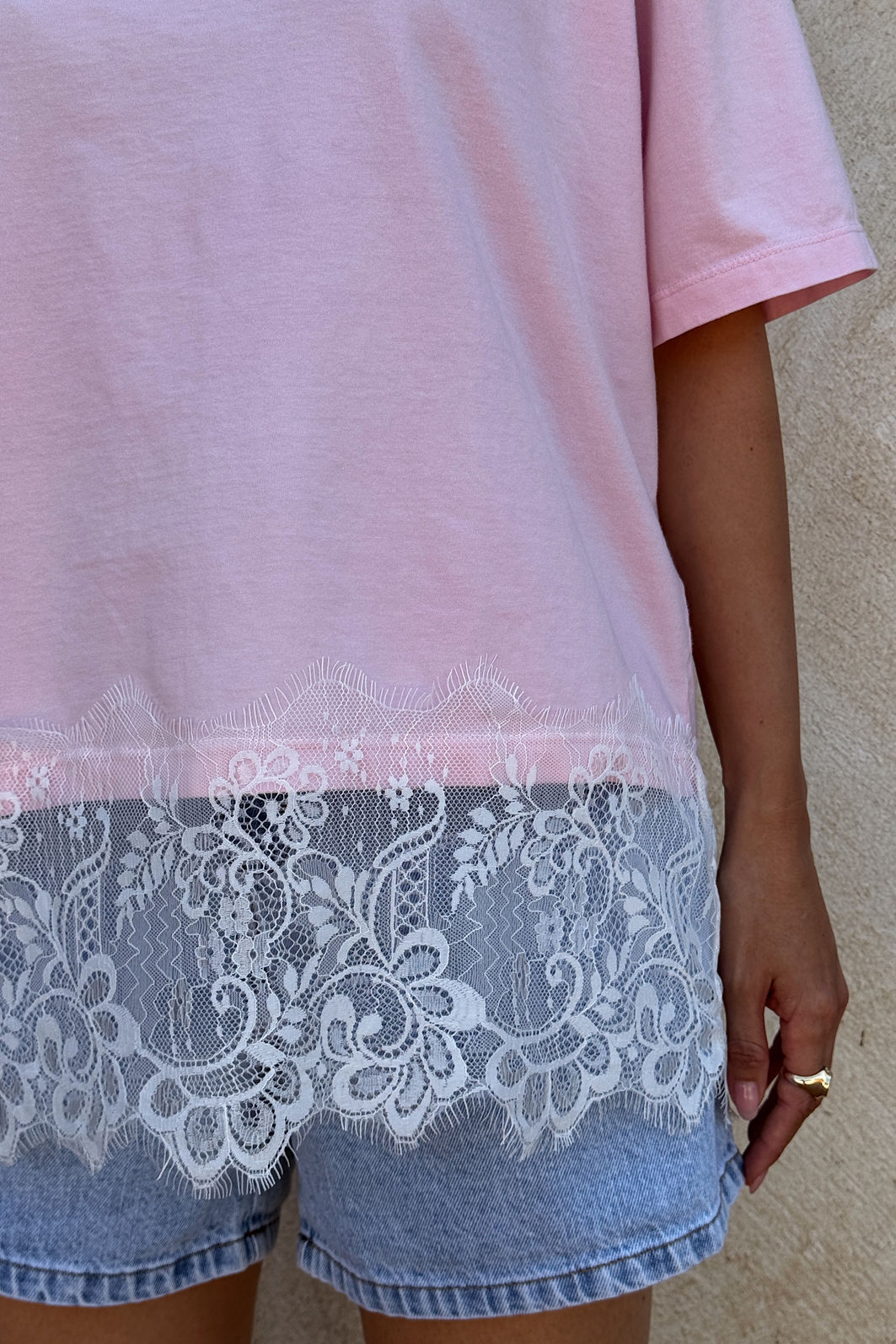 T-SHIRT OVERSIZED COM BARRA DE RENDA ROSA CANDY T-SHIRT OVERSIZED COM BARRA DE RENDA ROSA CANDY