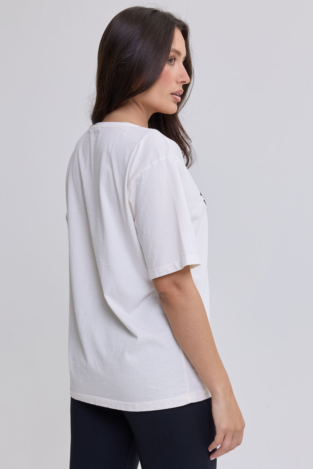 T-SHIRT ESTONADA THE FLOWER GROWS (COM STRASS) OFF WHITE T-SHIRT ESTONADA THE FLOWER GROWS (COM STRASS) OFF WHITE