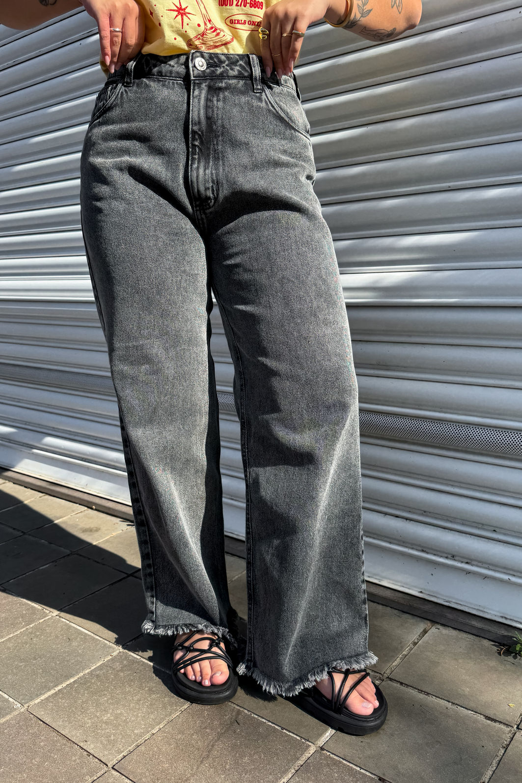 CALÇA JEANS LEONA PRETA MARMORIZADA