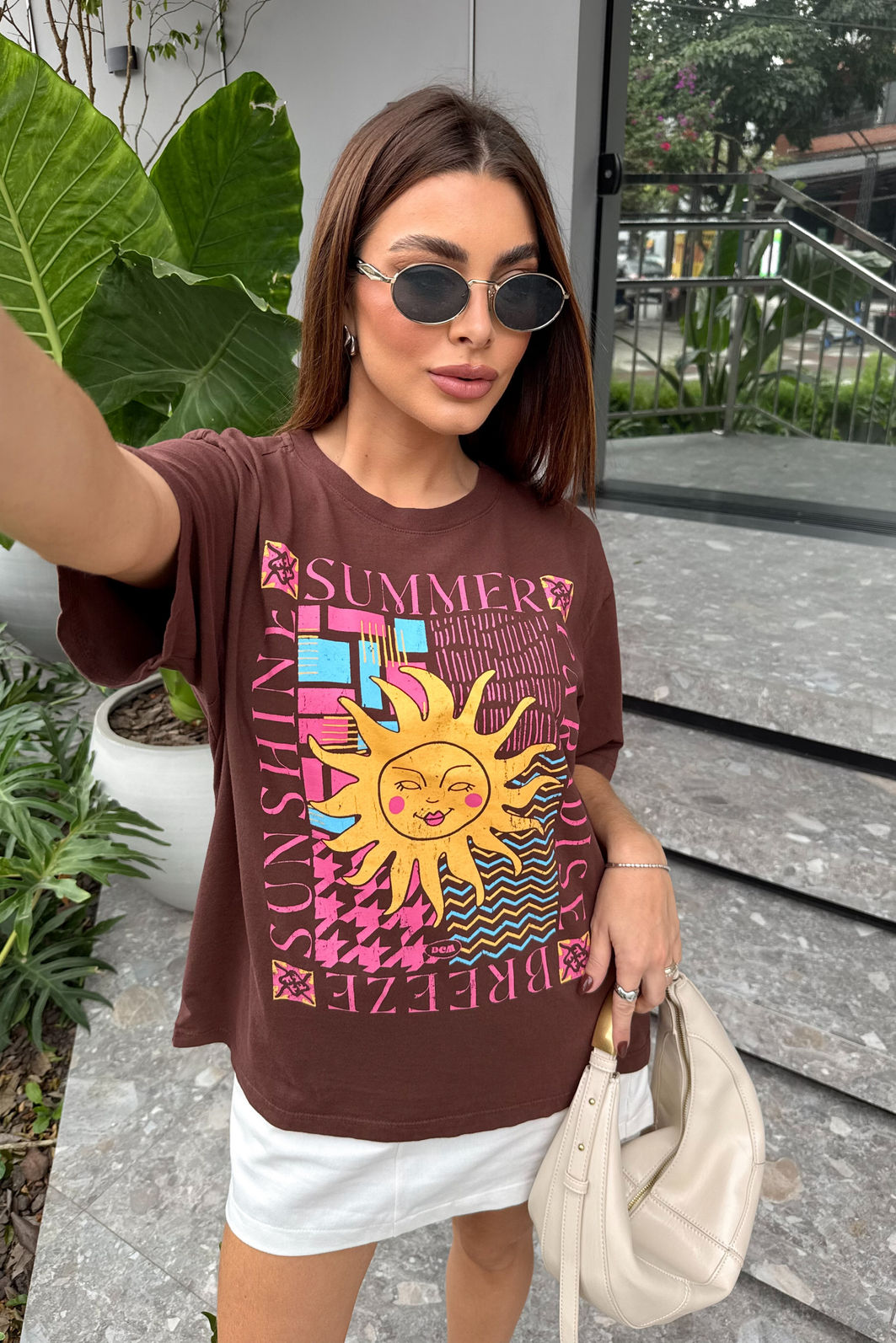T-SHIRT OVERSIZED SUMMER BREEZE MARROM CHOCOLATE