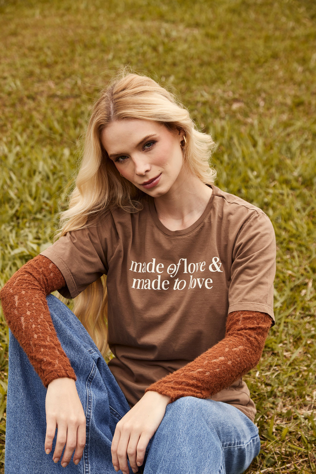 T-SHIRT ESTONADA MADE OF LOVE MARROM MOCHA T-SHIRT ESTONADA MADE OF LOVE MARROM MOCHA