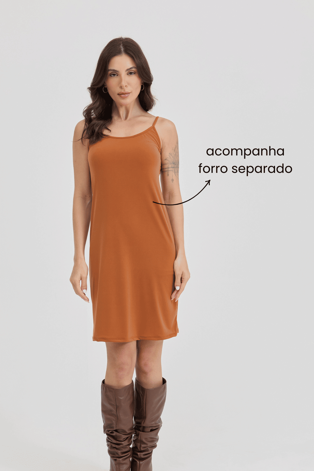 VESTIDO MANGA LONGA DE RENDA FRANZIDO NAS LATERAIS ROSALIE MARROM VESTIDO MANGA LONGA DE RENDA FRANZIDO NAS LATERAIS ROSALIE MARROM