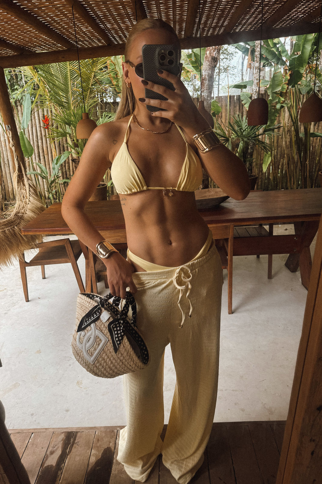 CALÇA PANTALONA LOUISE AMARELO MANTEIGA CALÇA PANTALONA LOUISE AMARELO MANTEIGA