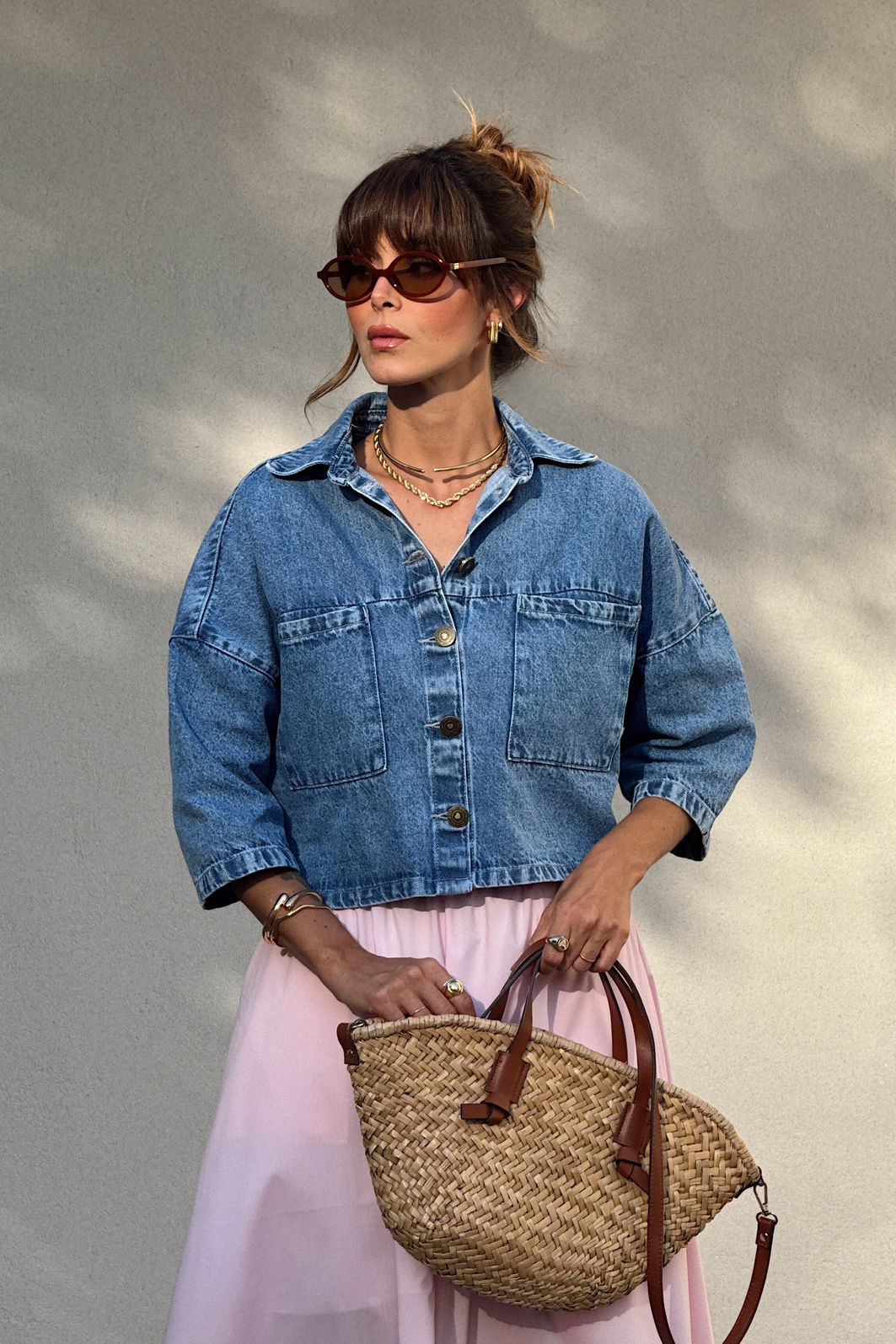 CAMISA JEANS CROPPED MANGA CURTA COM BOLSOS NINA AZUL ESCURO CAMISA JEANS CROPPED MANGA CURTA COM BOLSOS NINA AZUL ESCURO