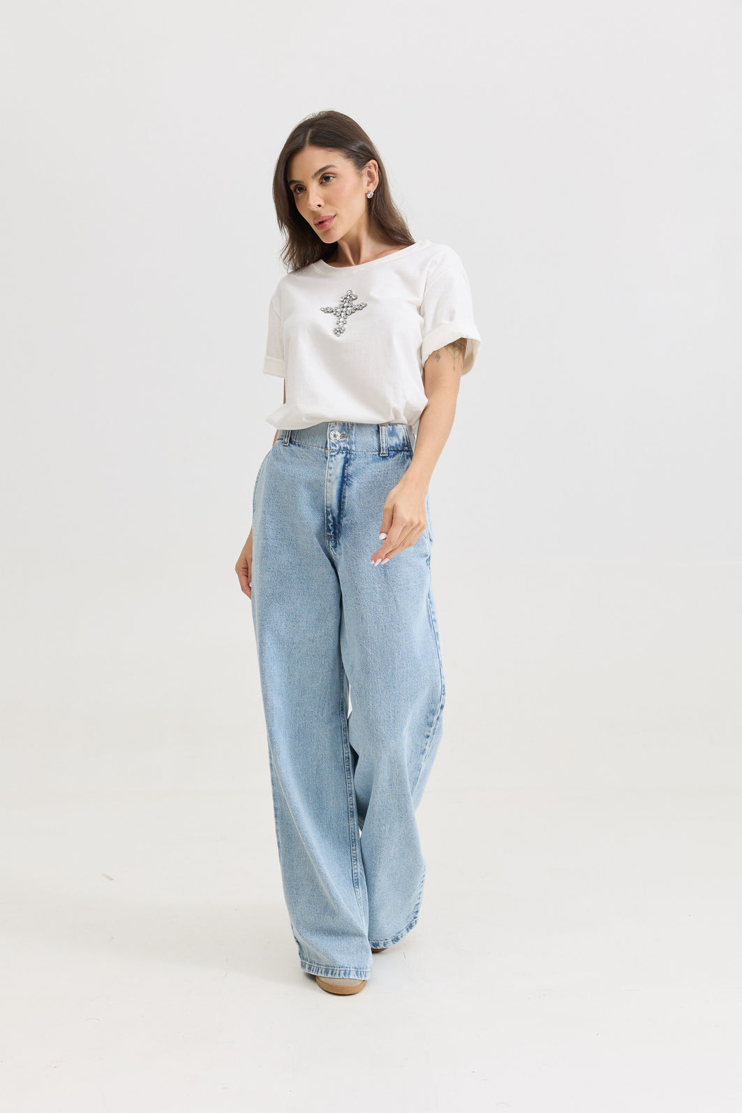 T-SHIRT ESTONADA CRUZ PEDRARIAS (COM APLIQUE) OFF WHITE T-SHIRT ESTONADA CRUZ PEDRARIAS (COM APLIQUE) OFF WHITE