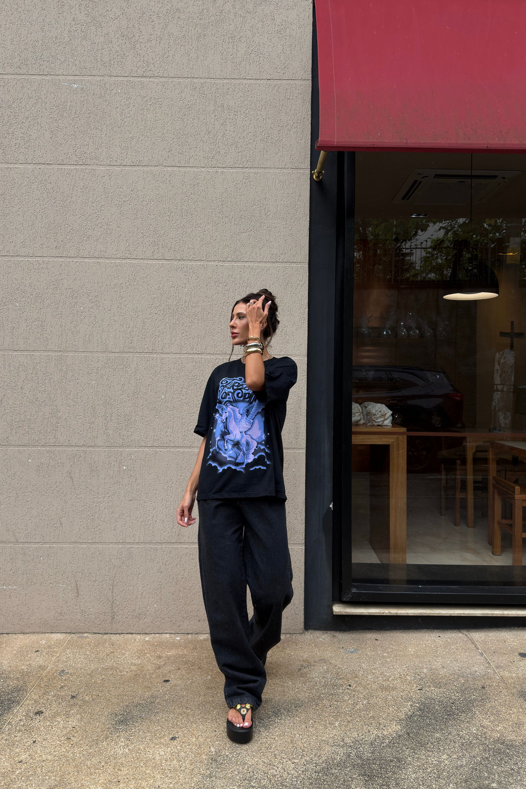 T-SHIRT OVERSIZED FREEDOM OF SPIRIT (COM METAIS) PRETA