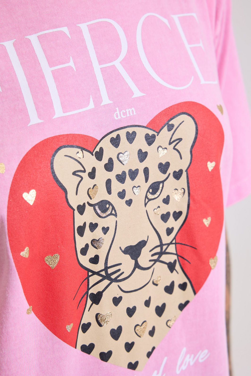 T-SHIRT ESTONADA FIERCE ONÇA (COM FOIL) ROSA CHICLETE T-SHIRT ESTONADA FIERCE ONÇA (COM FOIL) ROSA CHICLETE
