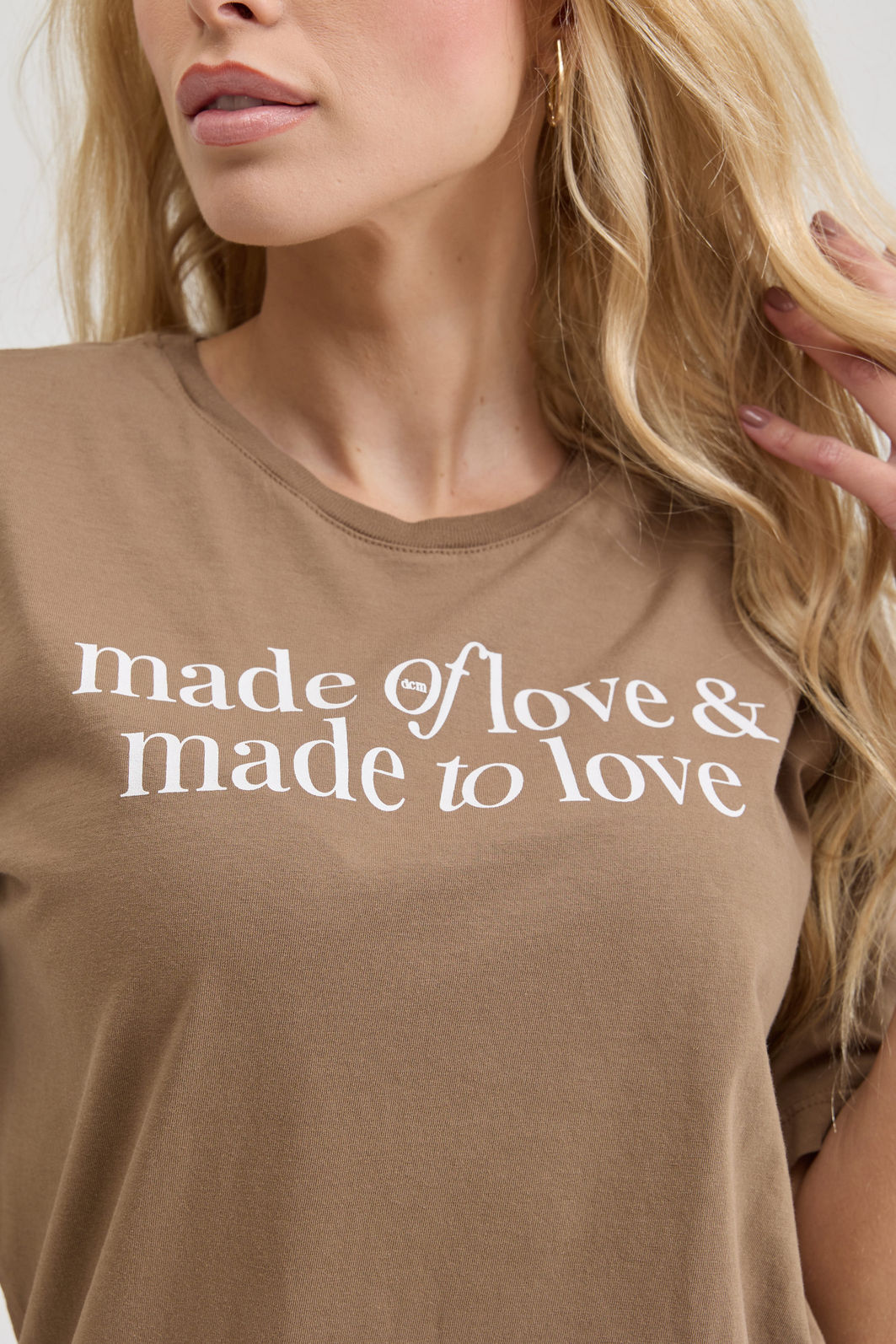 T-SHIRT ESTONADA MADE OF LOVE MARROM MOCHA T-SHIRT ESTONADA MADE OF LOVE MARROM MOCHA