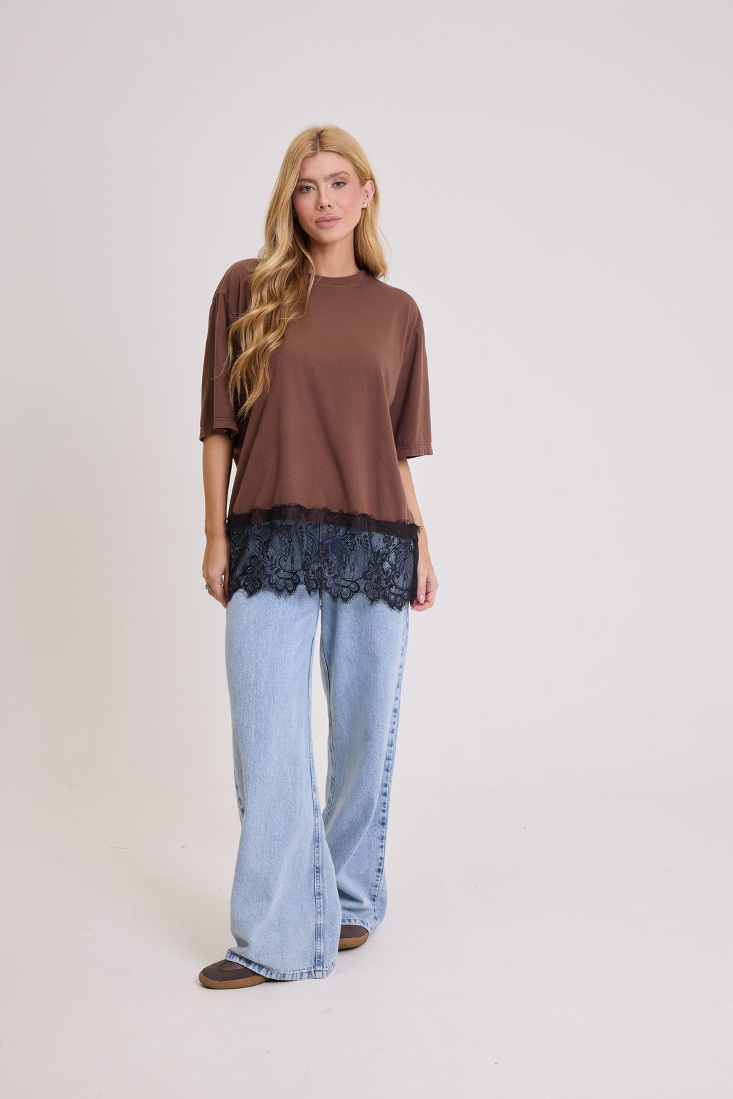 T-SHIRT OVERSIZED COM BARRA DE RENDA MARROM CAFÉ T-SHIRT OVERSIZED COM BARRA DE RENDA MARROM CAFÉ