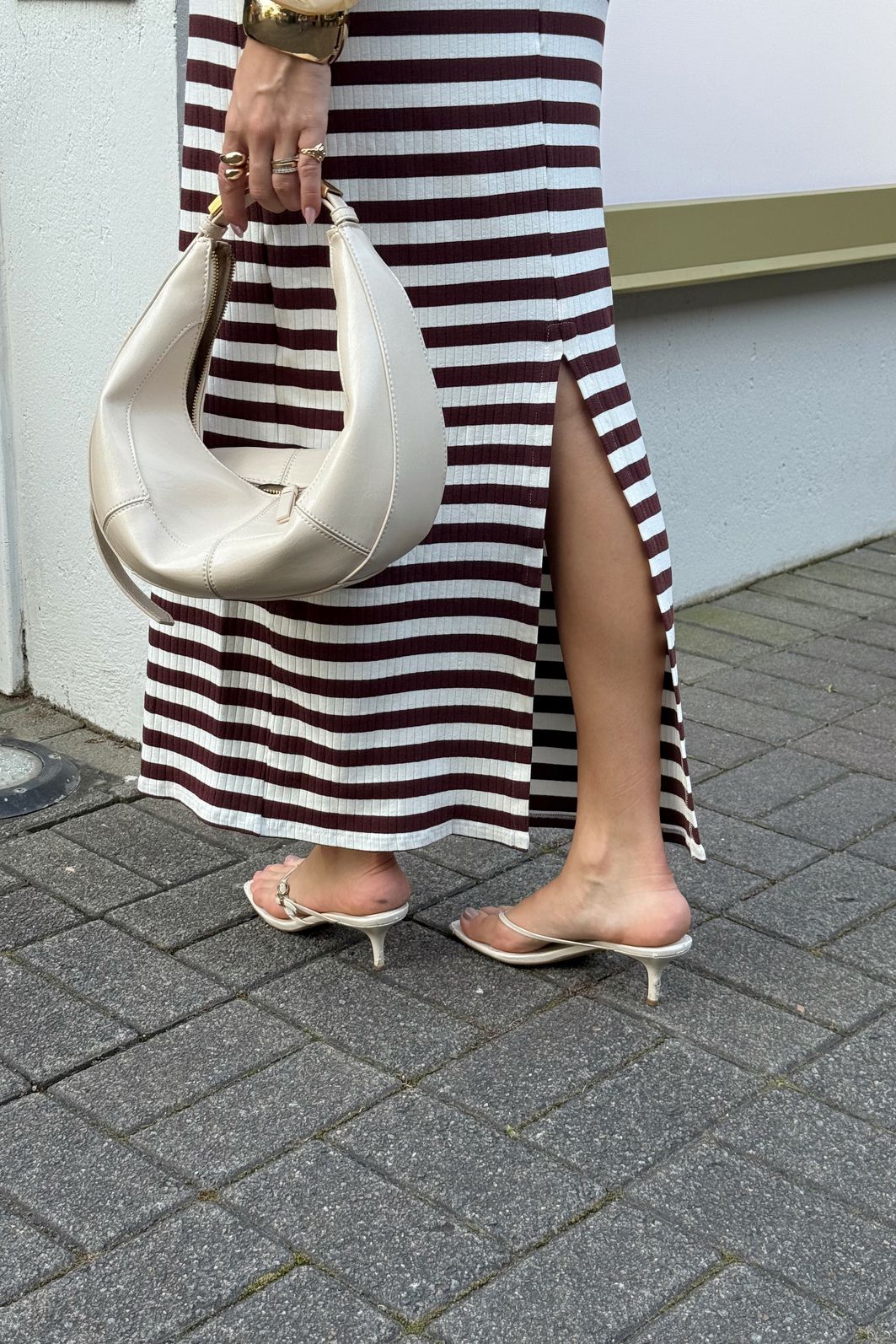 VESTIDO TOMARA QUE CAIA LISTRADO GABRIELLA MARROM LISTRAS