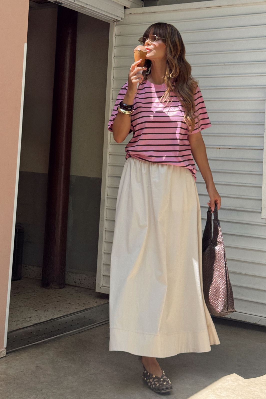 T-SHIRT TRADICIONAL LISTRADA MARROM ROSA