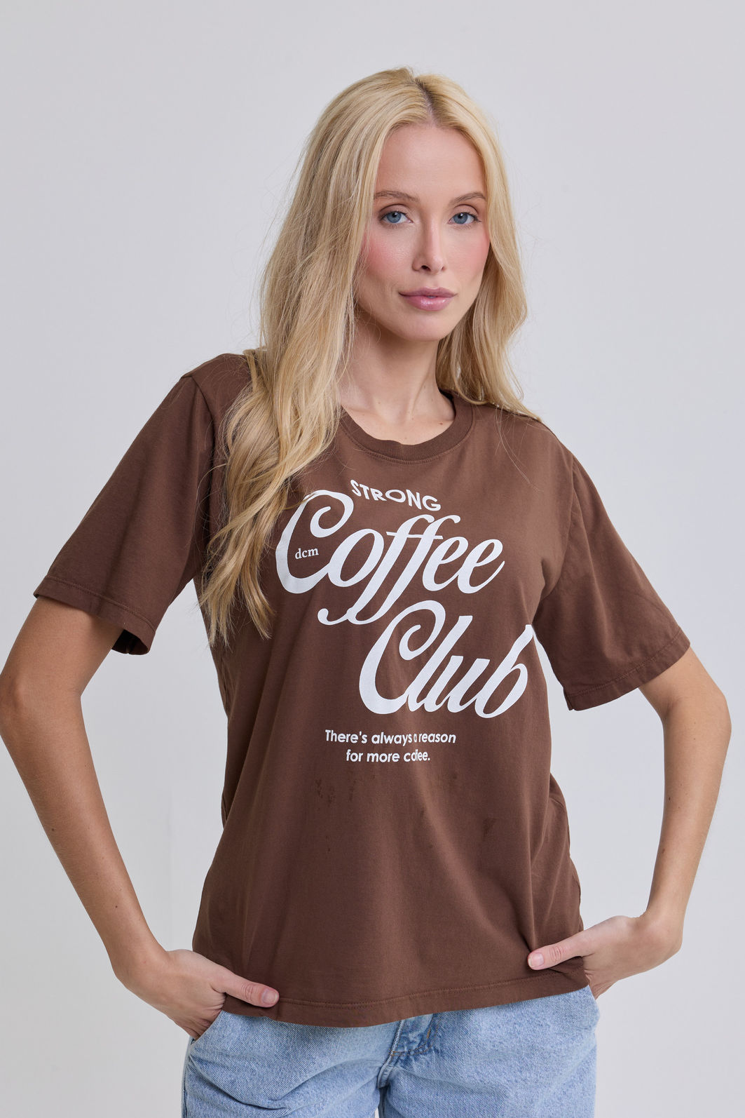 T-SHIRT ESTONADA COFFEE CLUB MARROM CAFÉ T-SHIRT ESTONADA COFFEE CLUB MARROM CAFÉ