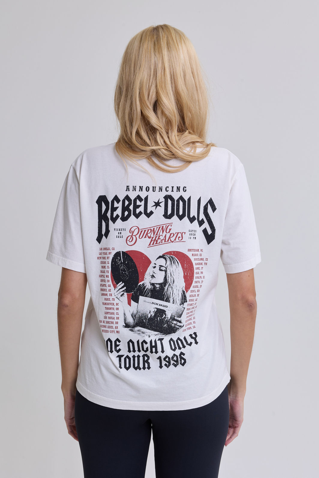 T-SHIRT ESTONADA REBEL DOLLS (COM METAIS) OFF WHITE T-SHIRT ESTONADA REBEL DOLLS (COM METAIS) OFF WHITE