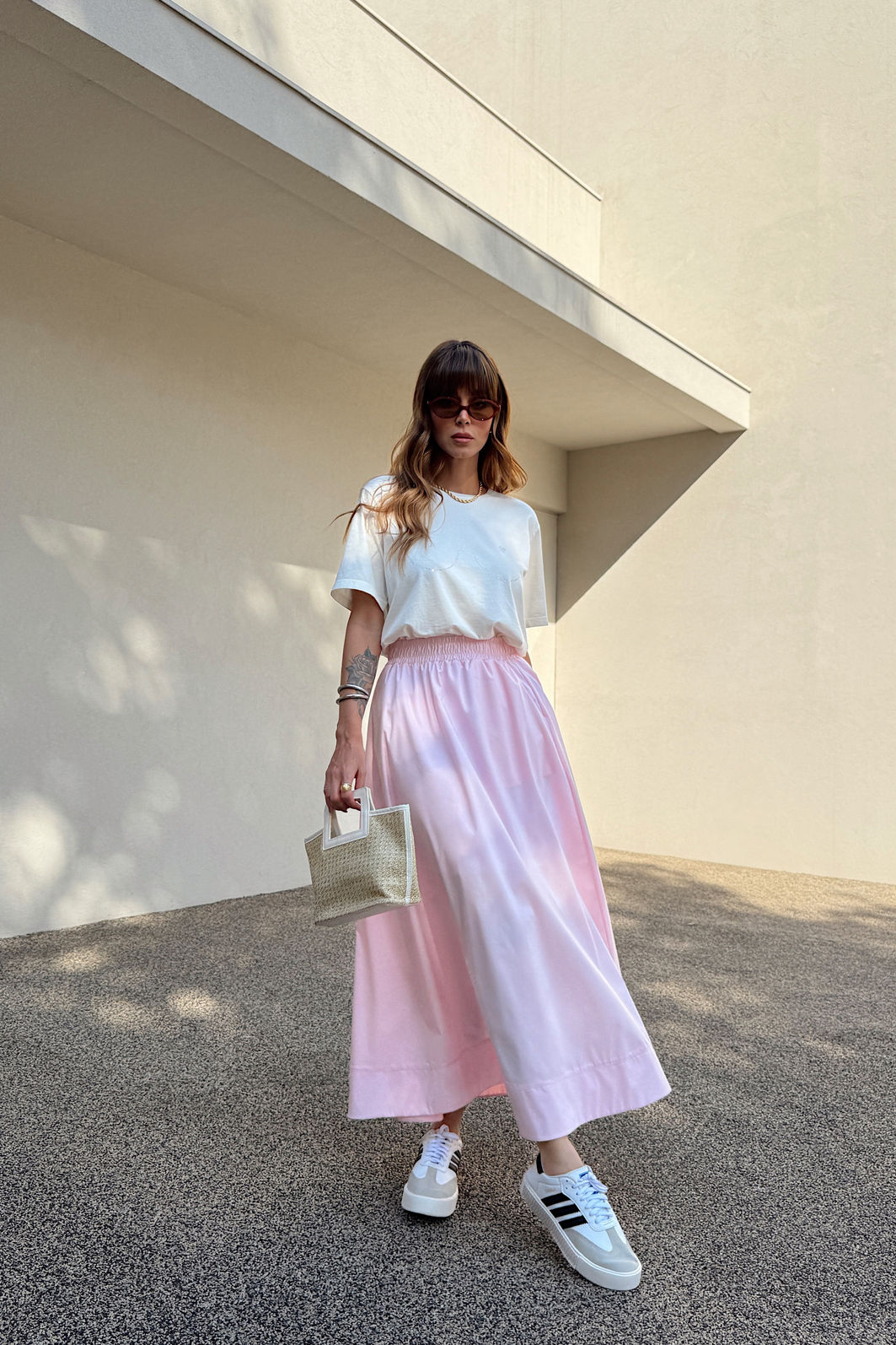 SAIA MIDI COM BOLSOS E FORRO LIVIA ROSA CLARO SAIA MIDI COM BOLSOS E FORRO LIVIA ROSA CLARO
