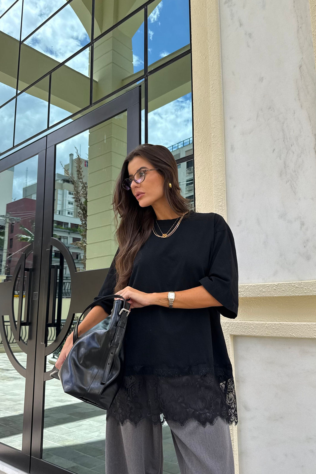 T-SHIRT OVERSIZED COM BARRA DE RENDA PRETA T-SHIRT OVERSIZED COM BARRA DE RENDA PRETA