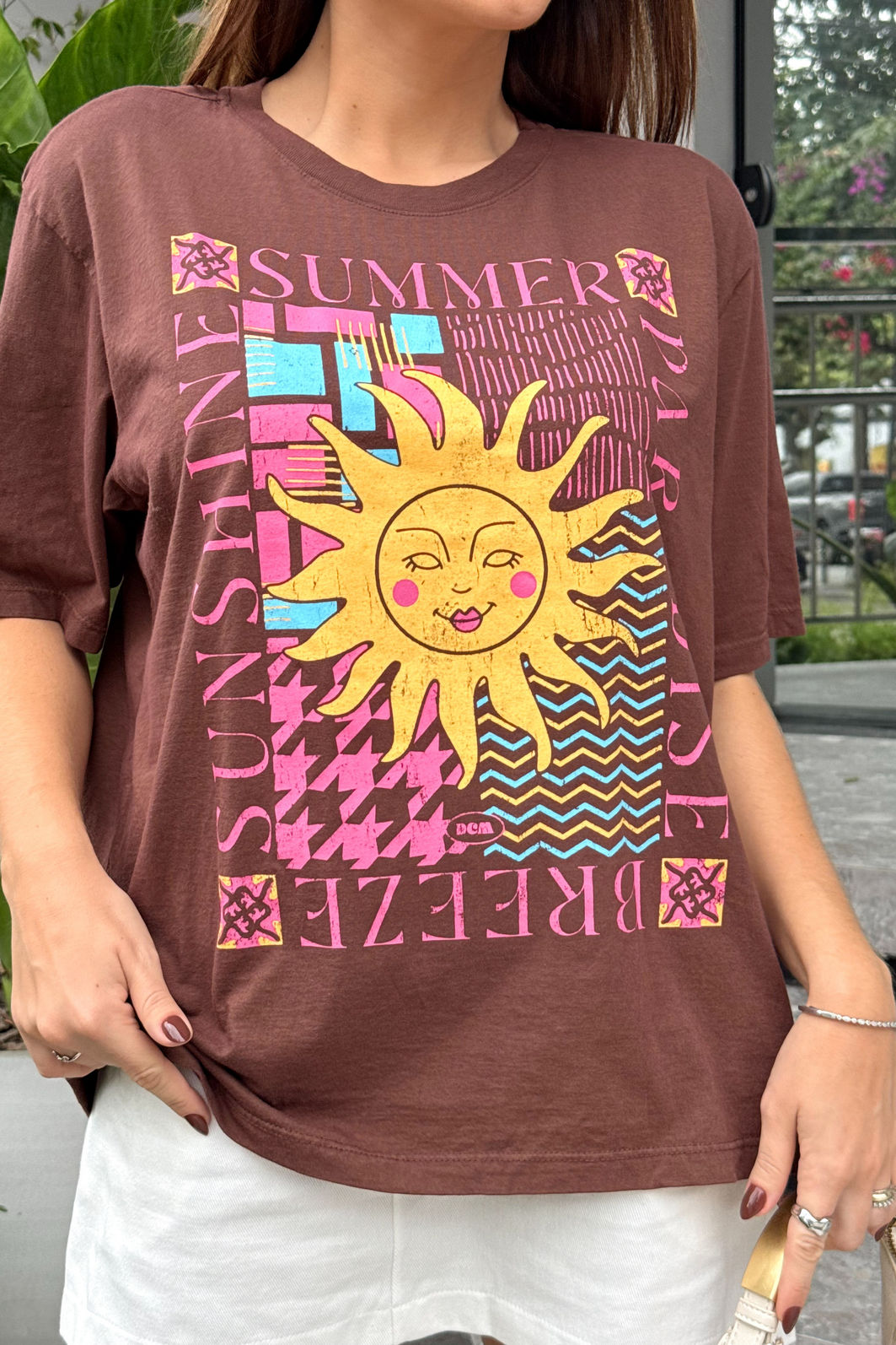 T-SHIRT OVERSIZED SUMMER BREEZE MARROM CHOCOLATE